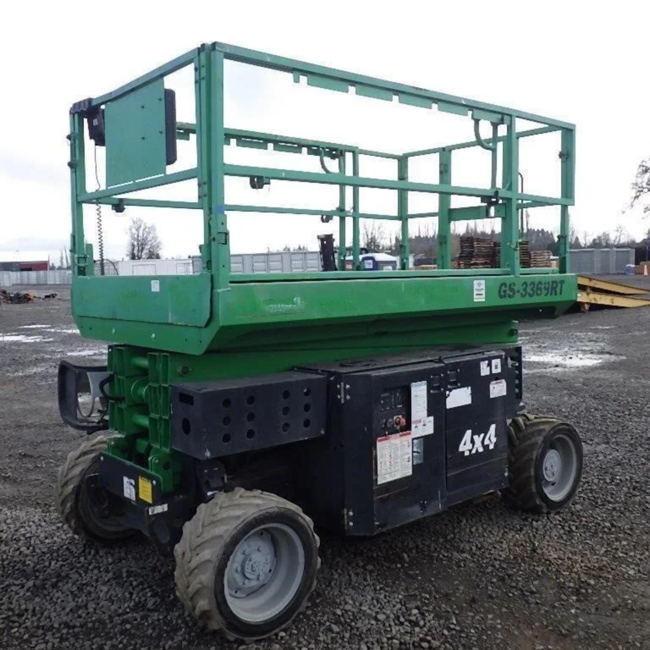 Scissor Lift 33' hover